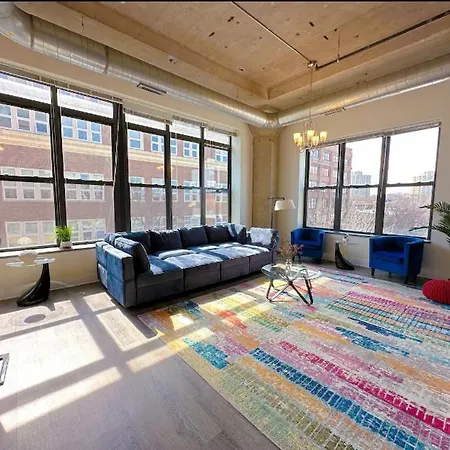 Mccormick Place: Spacious 3BR Family Haven