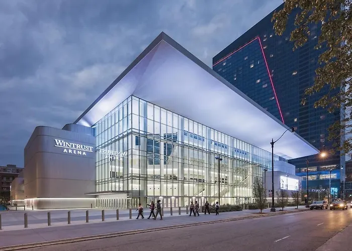Mccormick Place: Spacious 3br Family Haven