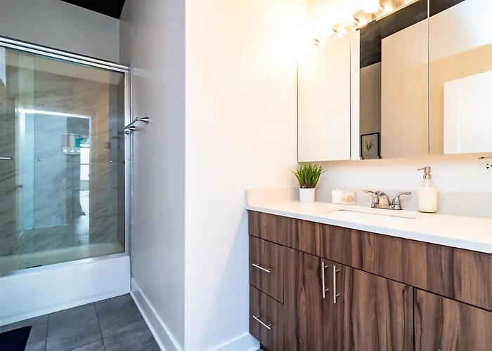 Family Friendly Spacious 3br Sleeps Up To 10 Guests With Optional Parking And Gym Access Near Mccormick Place And Soldier Field Chicago