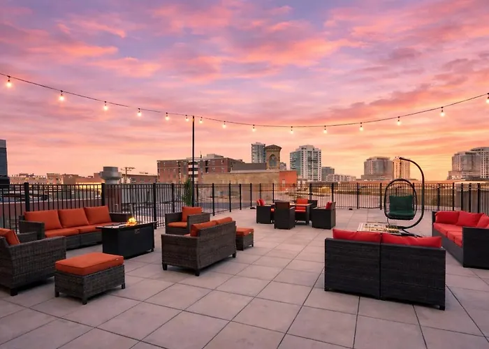 Mccormick Place: Spacious 3br Family Haven Apartment