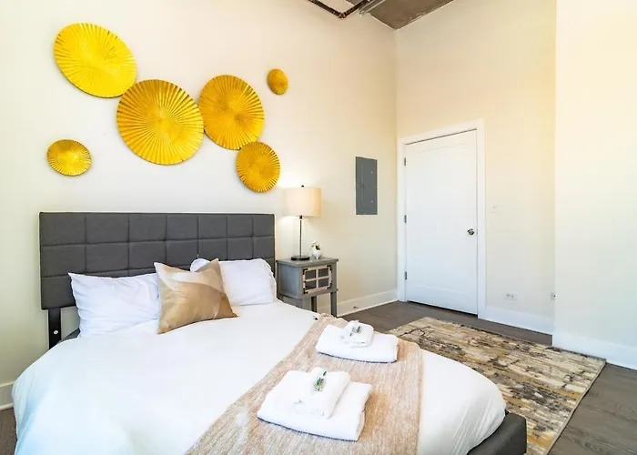 Mccormick Place: Spacious 3br Family Haven